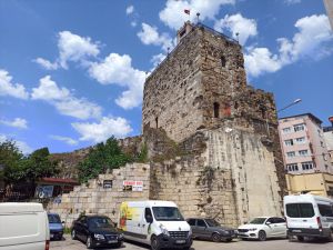 Sinop'ta 2 bin 500 yıllık tarihi surlar gün yüzüne çıkarılıyor