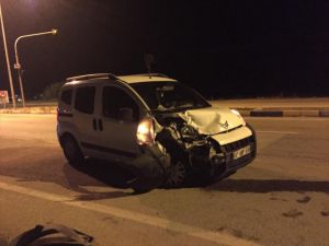 Kırıkkale'de otomobil ile hafif ticari araç çarpıştı: 4 yaralı