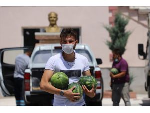 Nevşehir'de YKS'ye girecek öğrencilere 30 ton karpuz dağıtıldı