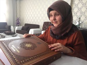 Ortaokul öğrencisi görme engelli Ravzanur 12 ayda hafız oldu