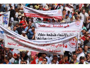 Tunuslu işçiler ekonomik durumun kötüleşmesini protesto etti