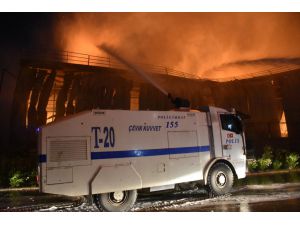 GÜNCELLEME 2 - Adana'da nişasta fabrikasında çıkan yangın kontrol altına alındı