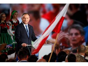 Polonya'da cumhurbaşkanlığı seçiminin ilk turunu Andrzej Duda önde tamamladı