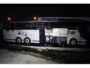 İzmir Otogarı'nda park halindeki otobüs yandı