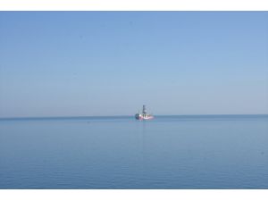 Türkiye'nin ilk yerli sondaj gemisi "Fatih" Zonguldak açıklarında
