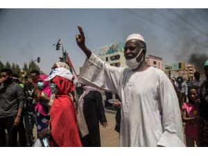 Sudan'da binlerce eylemci "devrimin gidişatının düzeltilmesi" talebiyle sokaklara indi