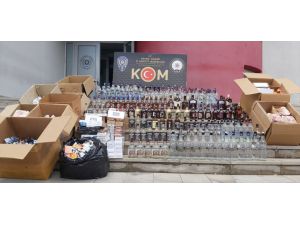 Adana'da iş yerinde kaçak ürünler satan zanlı gözaltına alındı