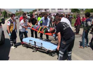Kahramanmaraş'ta hafif ticari araç bisiklete çarptı: 3 yaralı