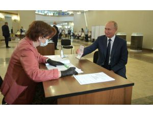 Putin, 2036’ya kadar görevde kalmasını sağlayacak anayasa değişikliğini oyladı