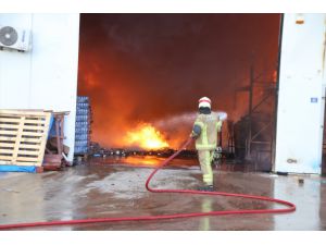 GÜNCELLEME - Bursa'da bitişik 3 depodaki yangın kontrol altına alındı