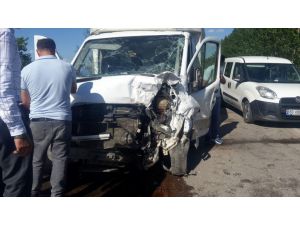 Tokat'ta traktörle kamyonet çarpıştı: 4 yaralı