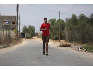 Gazzeli genç, Yeryüzü Doktorları'nın sağlık desteğiyle parkur sporuna dönüyor