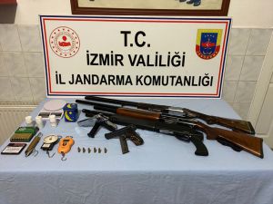İzmir'de uyuşturucu operasyonlarında 9 şüpheli yakalandı