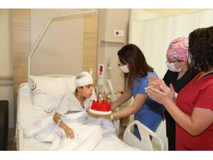 Doğum gününde ameliyat olan 10 yaşındaki Muhammet Ali'ye "pastalı sürpriz"