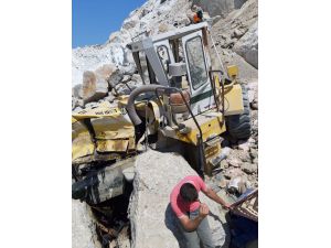 Aydın'da maden ocağındaki iş makinesi devrildi: 1 ölü