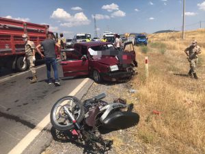 Gaziantep'te otomobil ile motosiklet çarpıştı: 4 yaralı