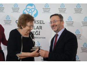 "7. Gümüş Lale Ödülü" Filiz Çağman'a verildi