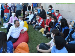 Bakan Kasapoğlu, Malatya'da bakanlık yatırımlarını inceledi, gençlerle bir araya geldi