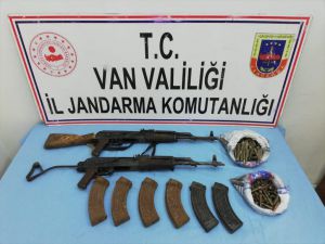 Van'da PKK'lı teröristlere ait silah ve yaşam malzemesi ele geçirildi