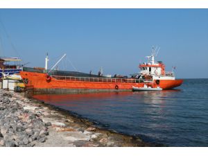 GÜNCELLEME 2 - İzmir'de bir gemide 276 sığınmacı yakalandı