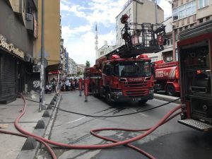 Zeytinburnu'nda iş yerinde çıkan yangın hasara neden oldu