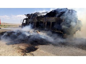 Nevşehir'de saman yüklü kamyonet yandı