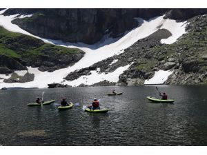 Giresun'da 2 bin 750 rakımlı buzul gölünde kano etkinliği yapıldı