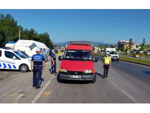 Samsun'da Kovid-19 tedbirlerine uymayan 637 araç sahibine 260 bin lira ceza