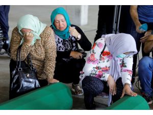 Srebrenitsa Soykırımı kurbanlarının cenazeleri Potoçari'ye ulaştı