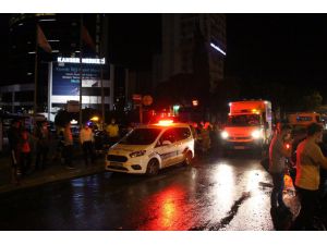 İstanbul'da trafik tabelası direğine çarpan otomobildeki 4 kişi yaralandı