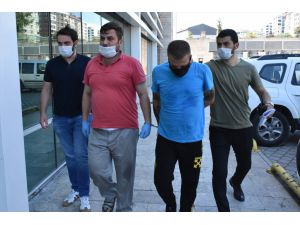 Samsun'da "dur" ihtarına uymayıp kaçarken polise silahla ateş eden 4 zanlı yakalandı
