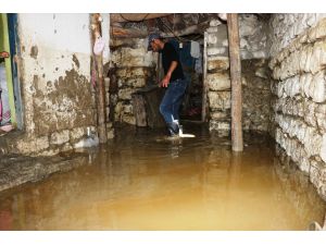 Erzurum ve Ağrı'da hasara neden olan selin izleri siliniyor