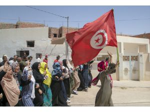 Tunus'un Libya sınırında bir gencin öldürülmesine yönelik tepkiler sürüyor