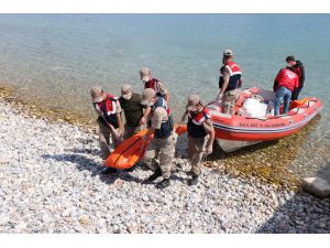 GÜNCELLEME 2 - Van Gölü'nde teknenin batması sonucu kaybolanlardan 2'sinin daha cesedi bulundu