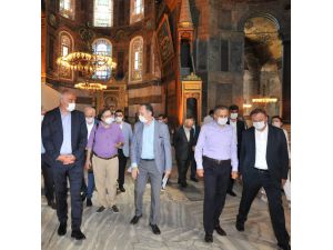 Kültür ve Turizm Bakanı Ersoy ile Diyanet İşleri Başkanı Erbaş, Ayasofya Camisi'nde incelemelerde bulundu