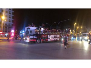 Şampiyon Hatayspor kente giriş yaptı