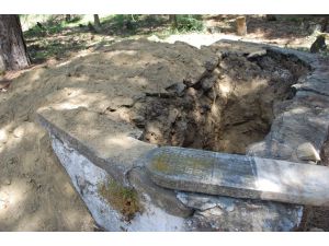 Tekirdağ'da mezarlıkta define arandığı iddiası