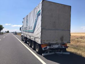 Kayseri'de otomobilin tırla çarpışması sonucu 3 kişi öldü