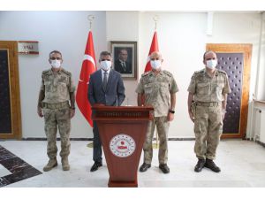 Tümgeneral Hacı İlbaş, Tunceli Valisi Mehmet Ali Özkan‘ı makamında ziyaret etti