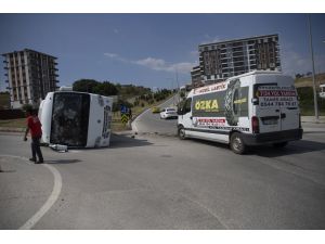 Edirne'de servis midibüsü ile panelvan çarpıştı: 4 yaralı