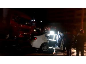 Kocaeli'de tır ile otomobil çarpıştı: 2 ölü, 1 yaralı