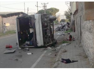 İzmir'de otomobille minibüs çarpıştı: 1 ölü, 5 yaralı