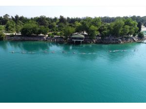 Adana'da kano sporcularından, baraj gölünde anlamlı 15 Temmuz etkinliği