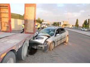 Aksaray'da otomobil tıra arkadan çarptı: 4 yaralı