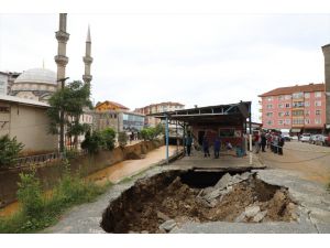 Rize'deki şiddetli yağışın ardından hasar tespit ve temizleme çalışmaları sürüyor