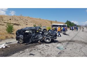 Tunceli'de yolcu midibüsü ile cip çarpıştı: 1 ölü, 17 yaralı