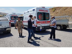 GÜNCELLEME 2 - Tunceli'de yolcu midibüsü ile cip çarpıştı: 3 ölü, 15 yaralı