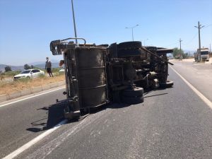 Muğla'da çöp kamyonu devrildi: 2 yaralı