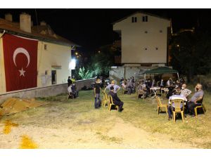 Şehit Erkan Gökteke'nin Kastamonu'daki baba evine Türk bayrakları asıldı