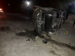 Uşak'ta hafif ticari araç devrildi: 1 ölü, 1'i ağır 5 yaralı